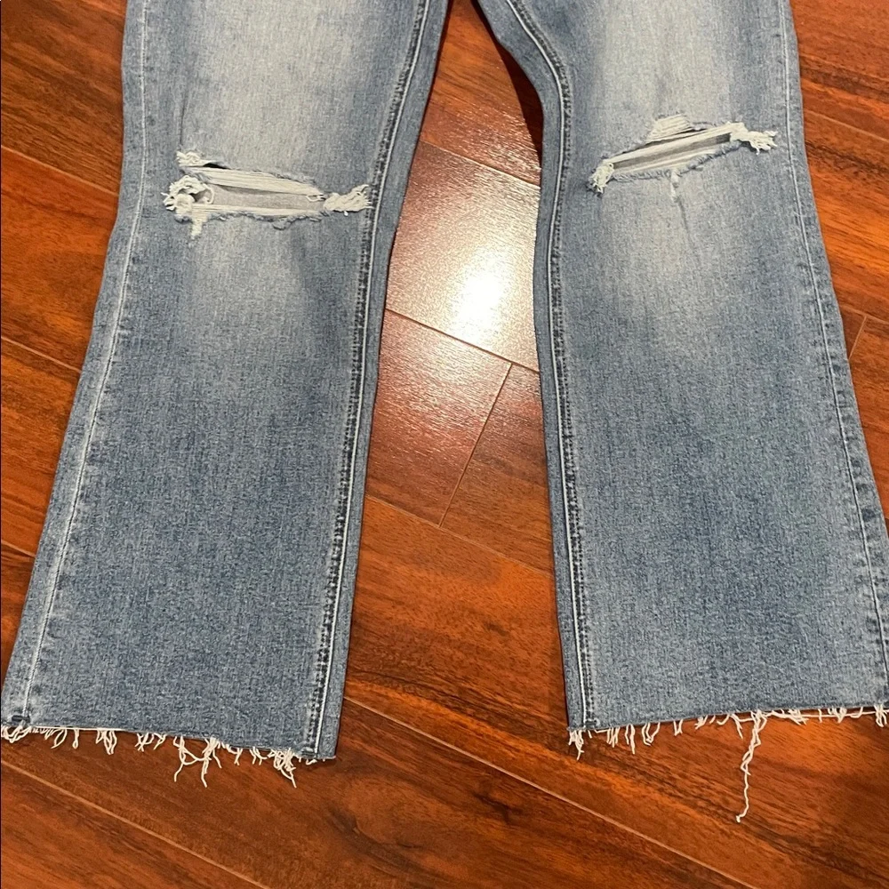 Mica Denim- Women’s Light Blue Distressed High Rise Cropped Jeans- Size 30- NWT! - Picture 3 of 8